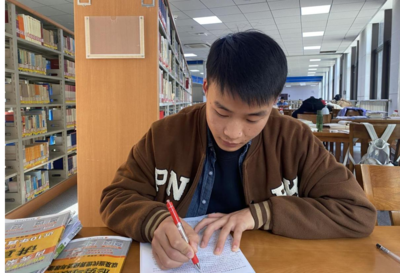 美术与设计学院开展“悦读乐享”系列读书活动