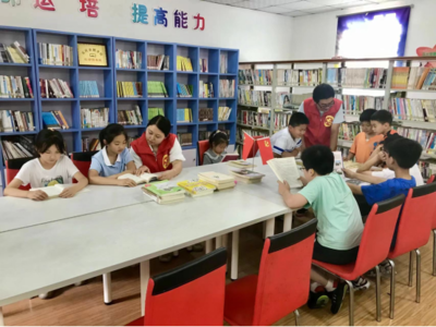 图书馆里有'凉方',暑期掀起读书'热'——炮营山社区教育图书引领夏日阅读新风尚